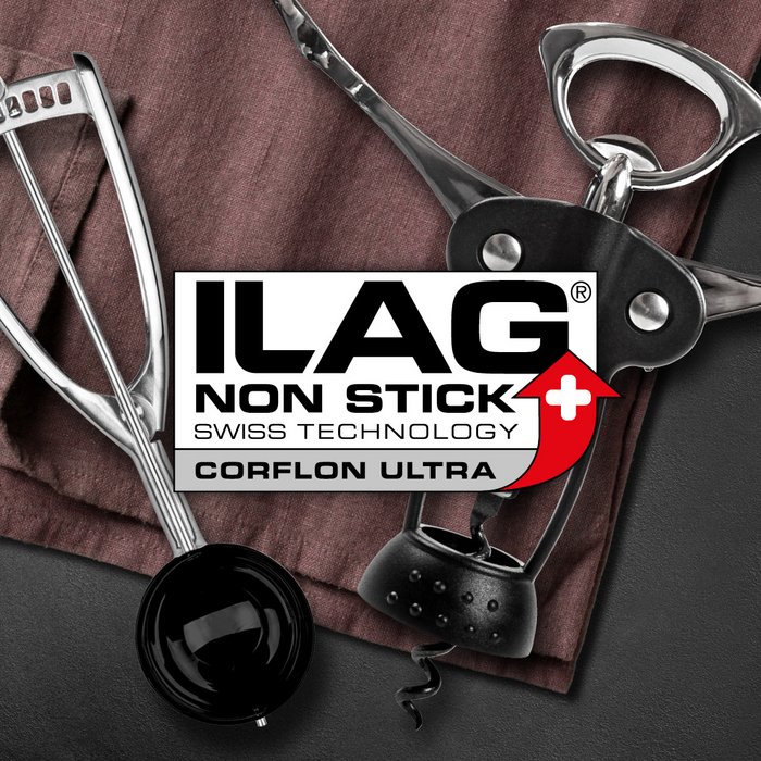 Korkenzieher mit schwarz beschichteter Schraube und ein Eisportionierer mit schwarz beschichtetem Löffel liegen beieinander auf einem Tisch - mittig das ILAG logo mit grau unterlegtem Corlon Ultra Schriftzug