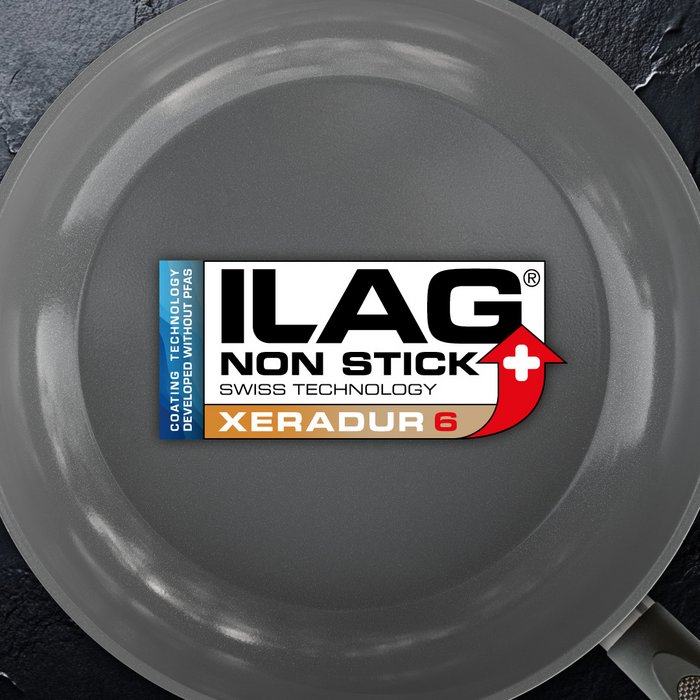 Draufsicht auf eine graue Pfanne mit ILAG XERADUR 6-Kennzeichnung.