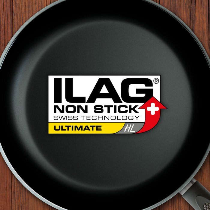 Schwarze Innenseite einer Bratpfanne - mittig das ILAG Logo mit gelb unterlegtem Ultimate HL Schriftzug